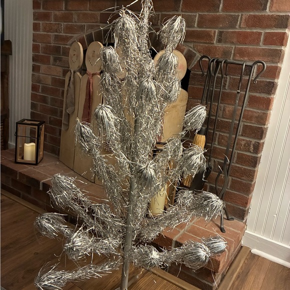 Vintage Pompom Aluminum Christmas Tree - Picture 13 of 13